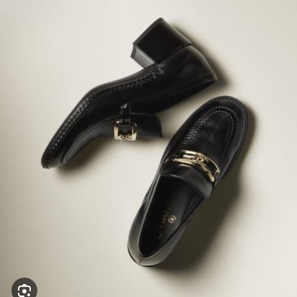 CHANEL Shiny Calfskin Metal CC Loafers Burgundy